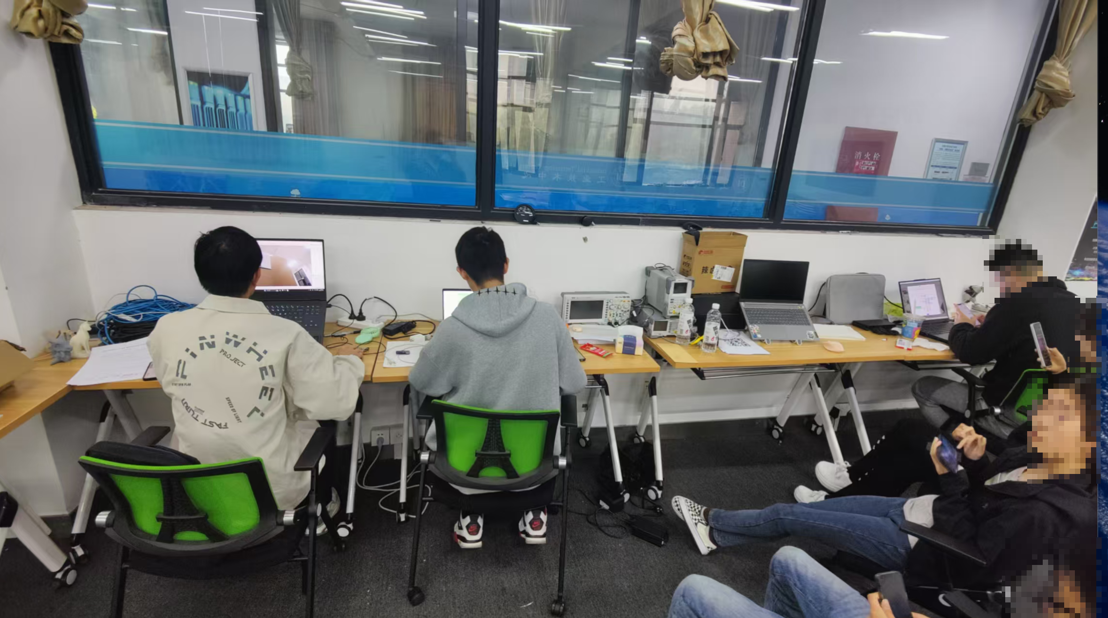 打标签中的牛马队员